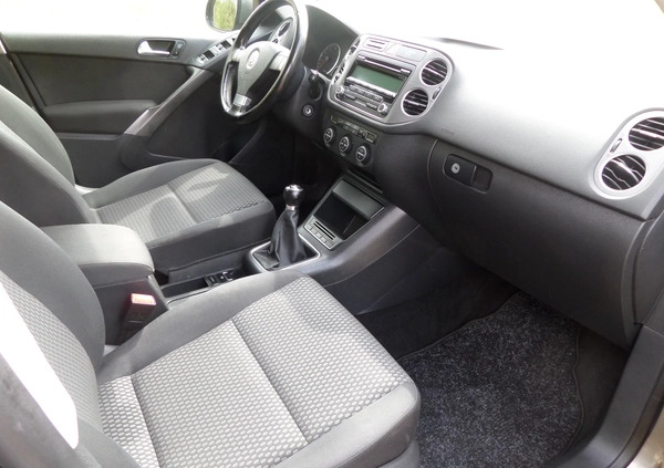 Volkswagen Tiguan cena 36900 przebieg: 120476, rok produkcji 2009 z Świdwin małe 172